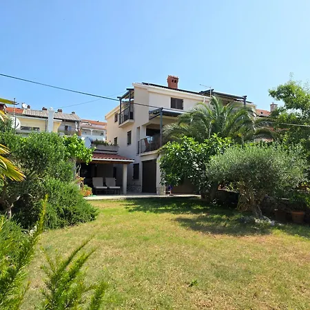 Damir With Terrace In Garden