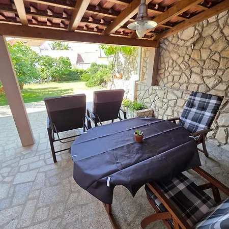 Appartement Damir With Terrace In Garden *