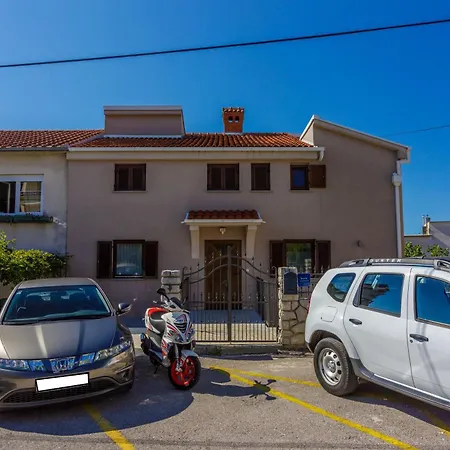 Damir With Terrace In Garden Appartement Crikvenica