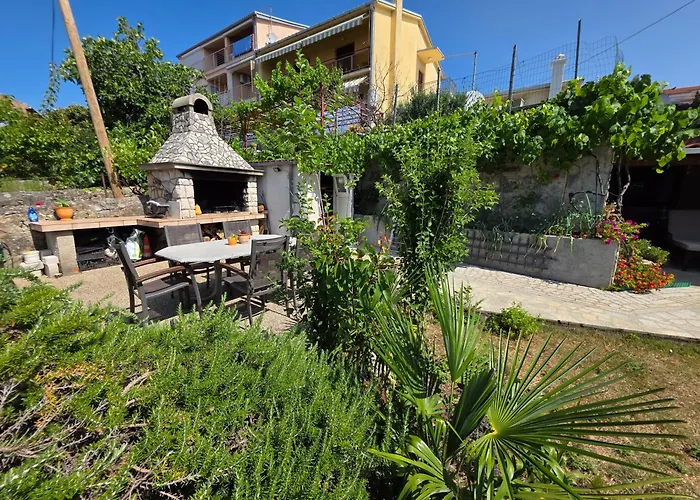 Damir With Terrace In Garden *