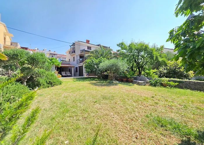 Damir With Terrace In Garden Apartment