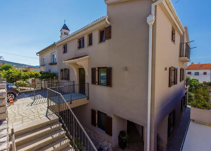 Apartment Damir With Terrace In Garden