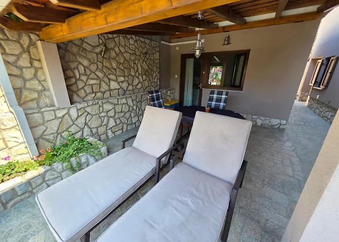 Damir With Terrace In Garden Appartement Crikvenica
