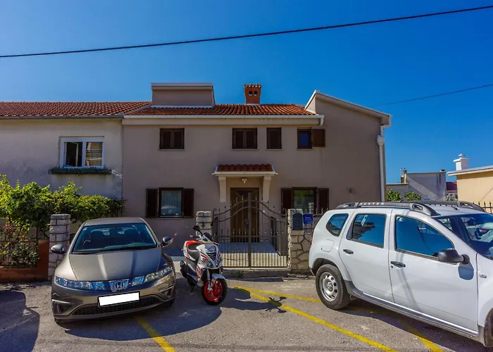 Damir With Terrace In Garden Apartment Crikvenica